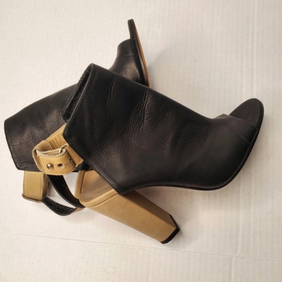 Vince Addison Peep-Toe Leather Bootie, Black/Woodsmoke - Picture 4 of 11